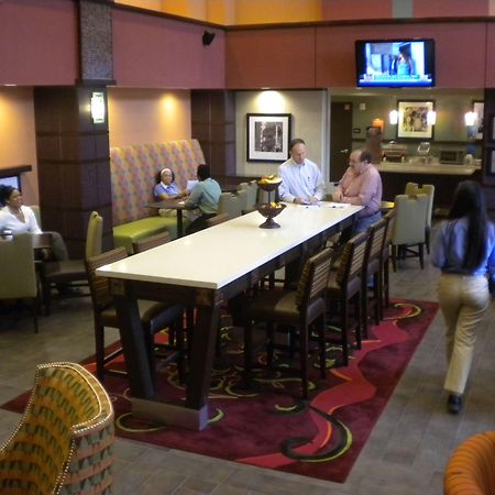 Hampton Inn & Suites Cincinnati / Uptown - University Area Интериор снимка