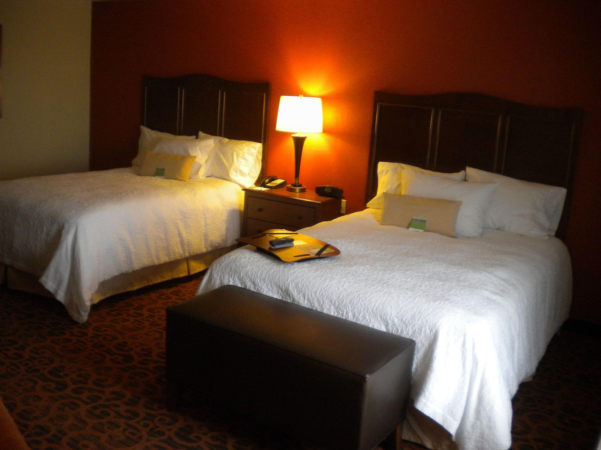 Hampton Inn & Suites Cincinnati / Uptown - University Area Екстериор снимка