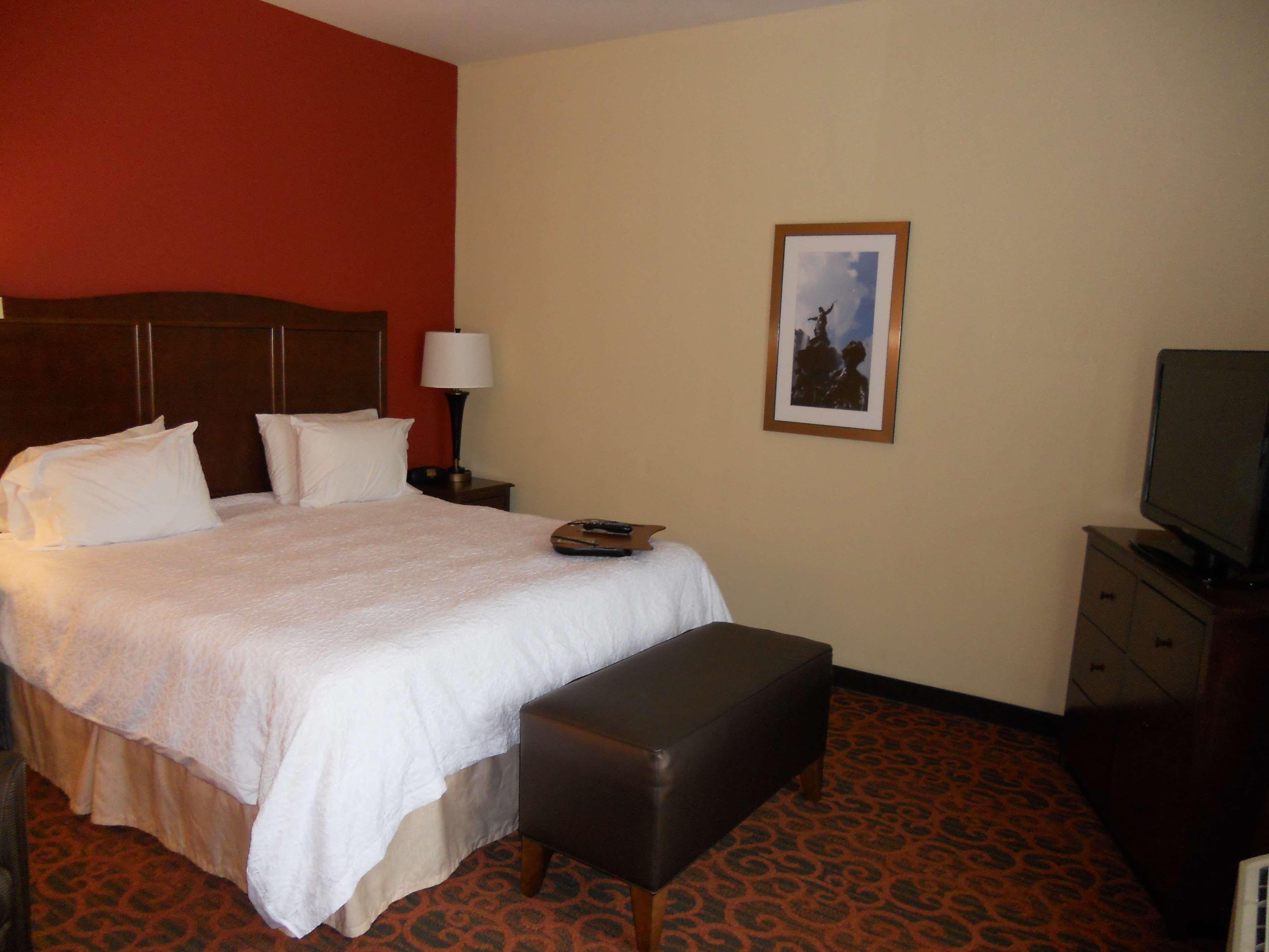 Hampton Inn & Suites Cincinnati / Uptown - University Area Екстериор снимка
