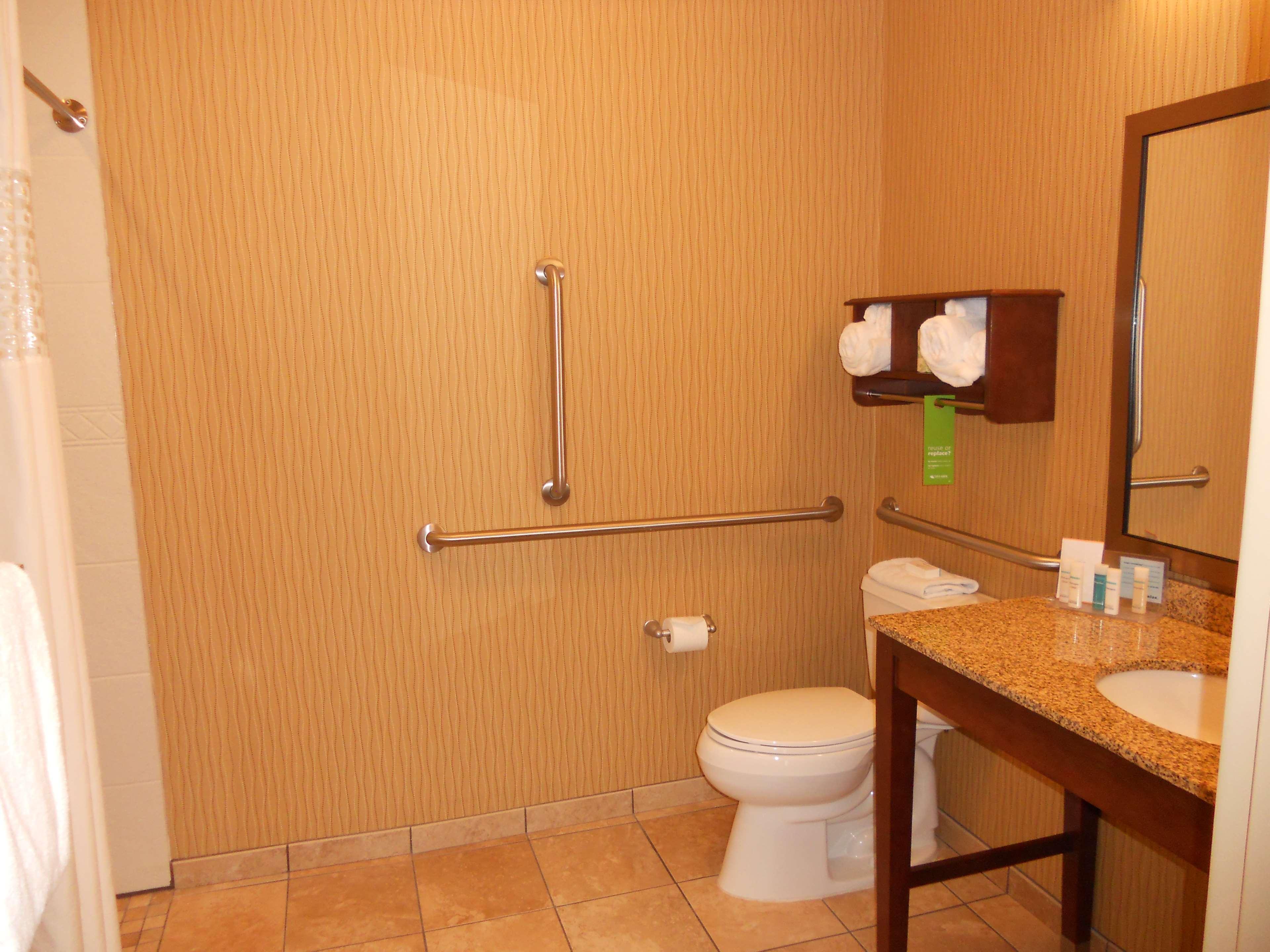 Hampton Inn & Suites Cincinnati / Uptown - University Area Екстериор снимка