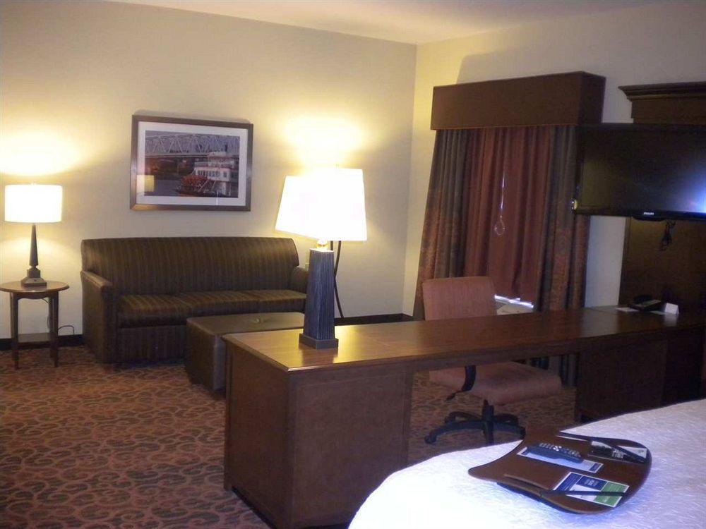 Hampton Inn & Suites Cincinnati / Uptown - University Area Екстериор снимка