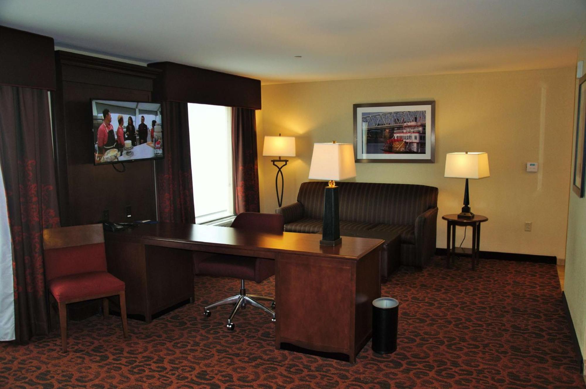 Hampton Inn & Suites Cincinnati / Uptown - University Area Екстериор снимка