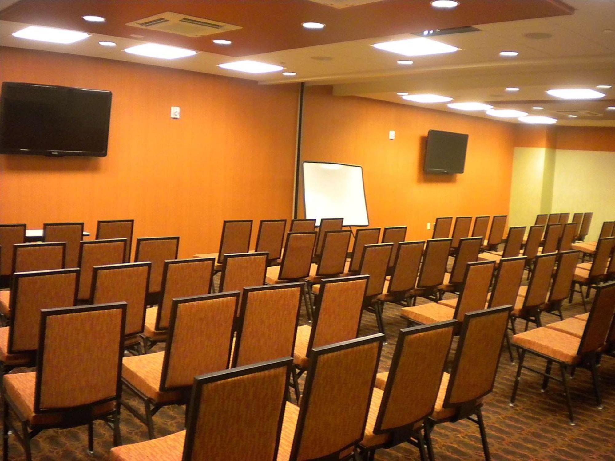 Hampton Inn & Suites Cincinnati / Uptown - University Area Екстериор снимка