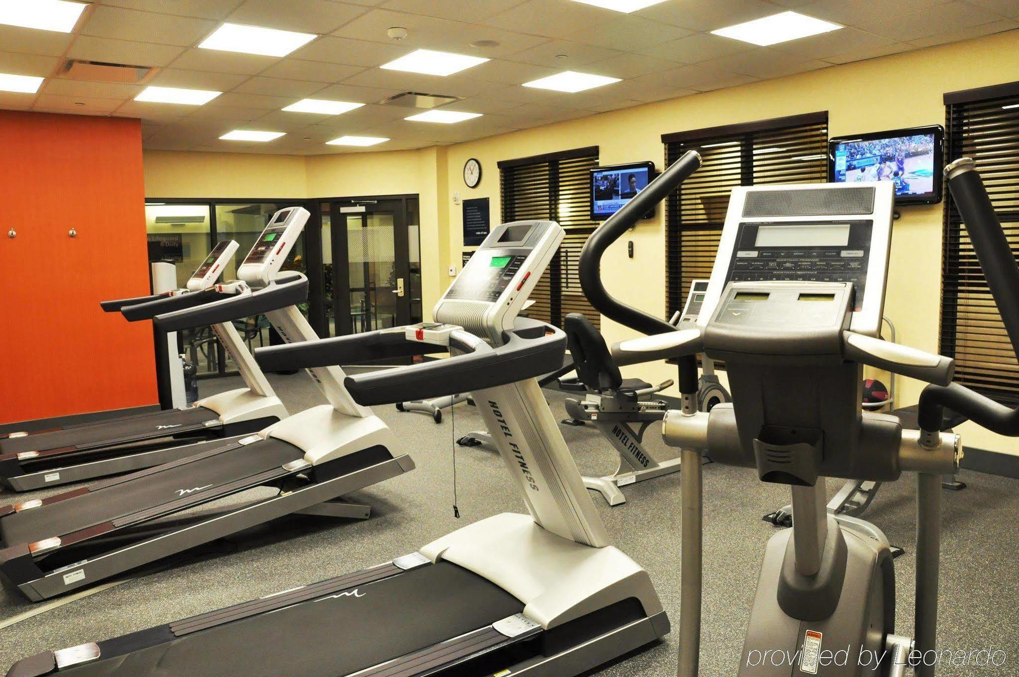 Hampton Inn & Suites Cincinnati / Uptown - University Area Съоръжения снимка