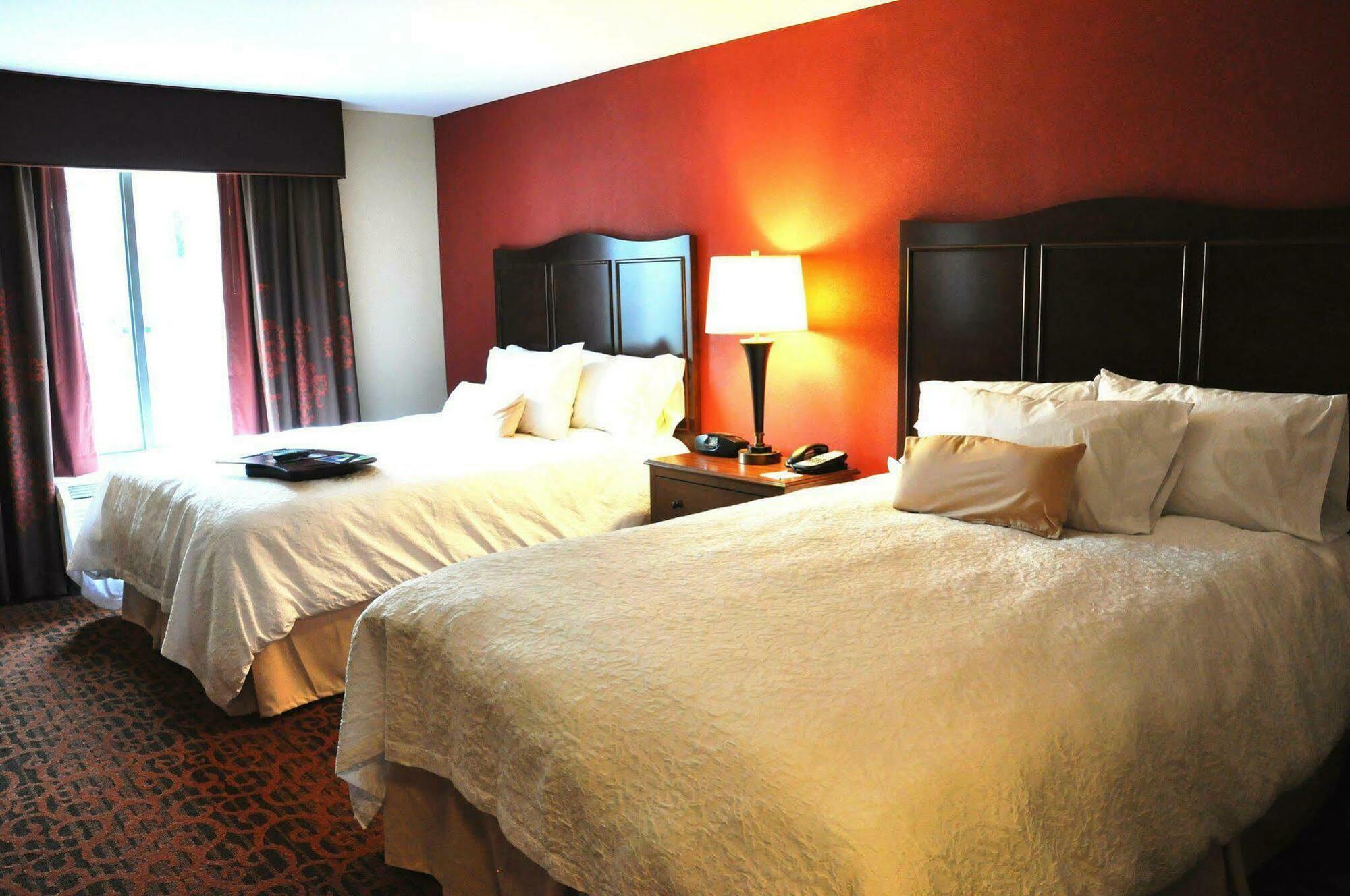 Hampton Inn & Suites Cincinnati / Uptown - University Area Стая снимка